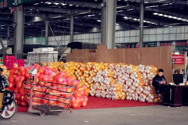 逛水果批发市场拿货,山东十大水果批发市场