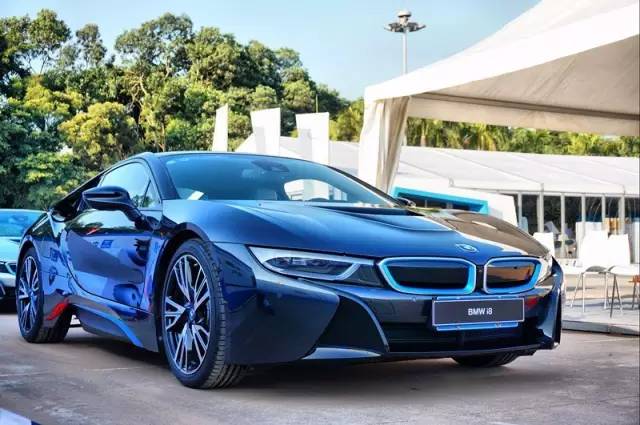 宝马新能源车的性能,被称为电动“伪超跑”的宝马i8