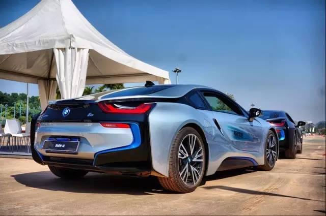 宝马新能源车的性能,被称为电动“伪超跑”的宝马i8