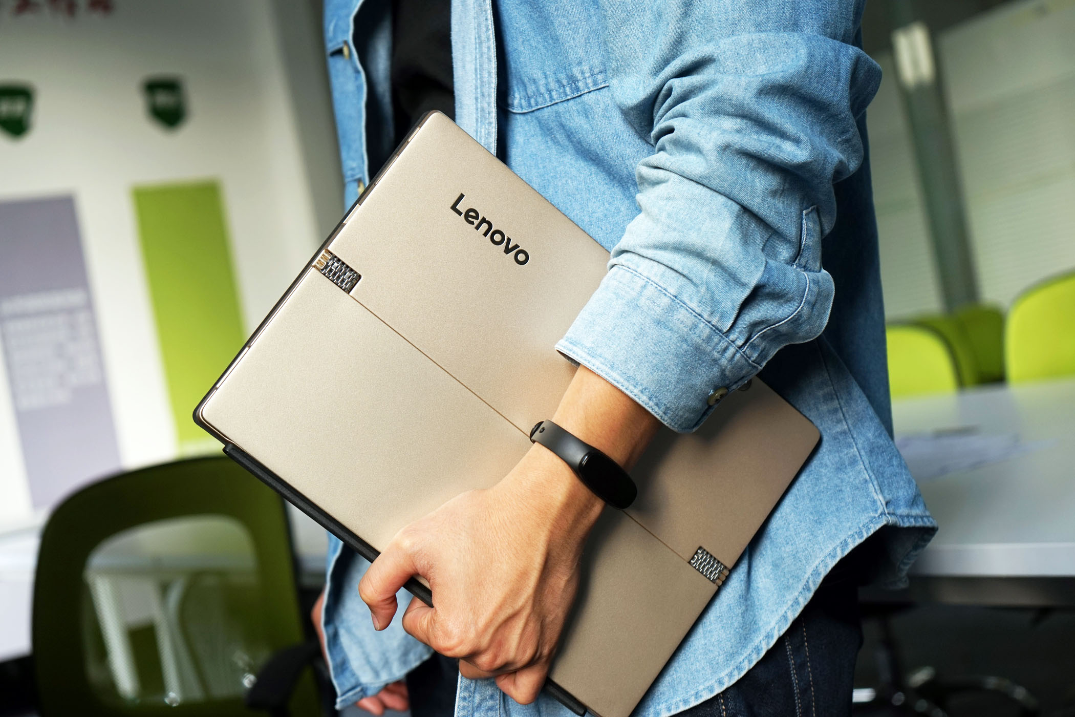 小米5pro11寸指纹解锁,联想miix5pro与miix5对比