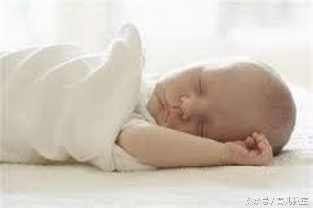 1岁多小孩摔一跤摔到头吐了,孩子摔了一跤呕吐不止