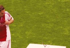 搞笑足球苏亚雷斯,美洲杯苏亚雷斯搞笑集锦