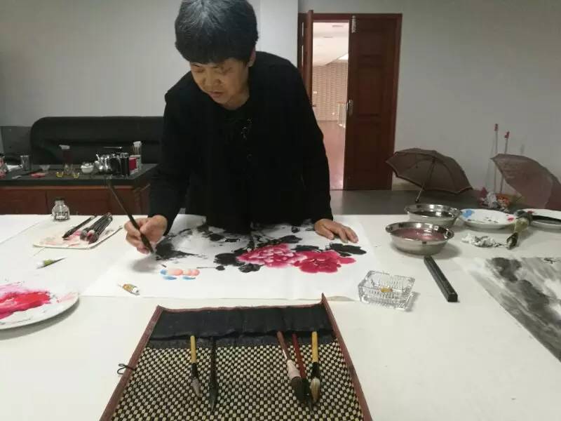 李红艳:一枝红艳露凝香