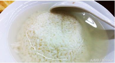 米酒红糖煮鸡蛋功效怎么做,糯米酒煮鸡蛋的做法与功效