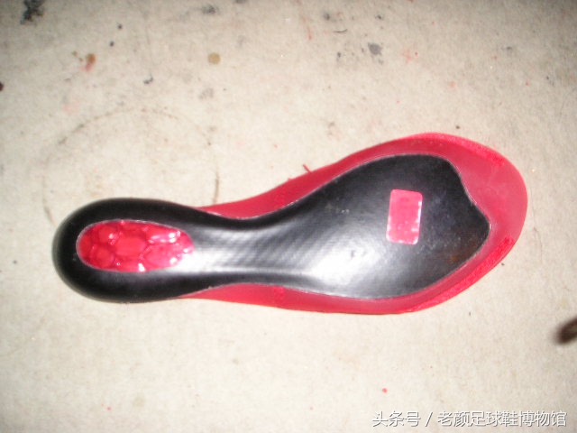 足球鞋历史第一战靴,历史最好碎钉足球鞋
