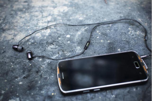 百元佩戴舒适头戴耳机,百元耳机戴着最舒服