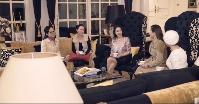 这是一个关于一群华人富婆，到澳洲买苦吃的故事