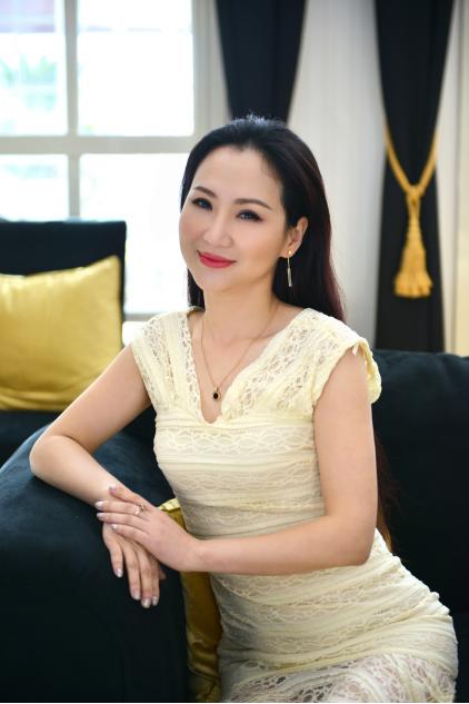 这是一个关于一群华人富婆，到澳洲买苦吃的故事