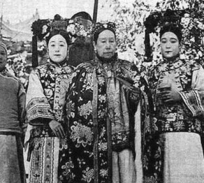 慈禧一件衣服只穿一次,慈禧为什么穿上黑色衣服