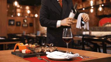 带上你的Dior、YSL到这家高逼格西餐厅，按口红数吃牛排！