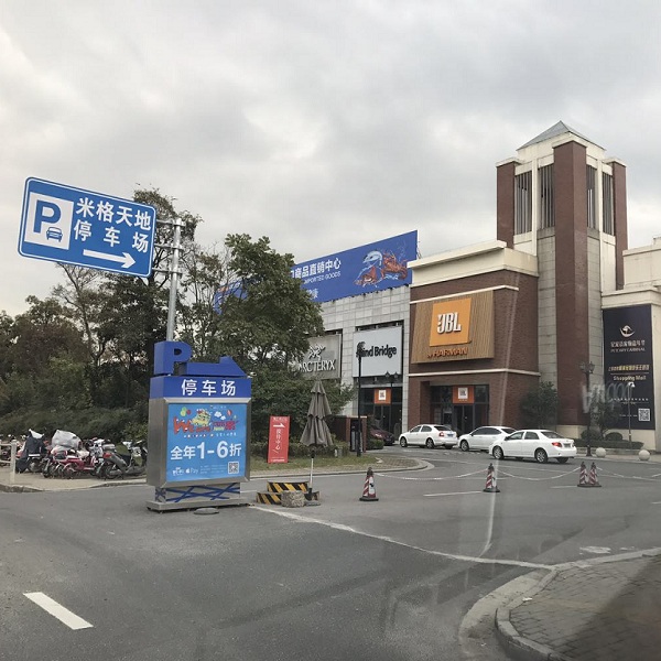 线下“特卖之王”，能容下一个入侵者吗？║冷眼看市场