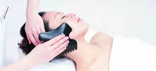 刮痧的手法技巧,刮痧刮腿的正确手法视频