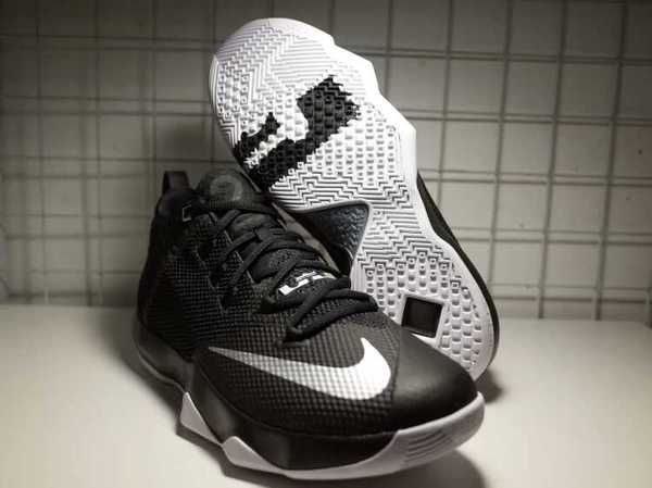 詹姆斯使节系列,詹姆斯使节系列球鞋