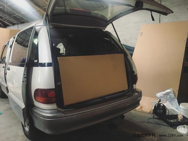 四川夫妻自改房车旅行,成都妹子环游世界