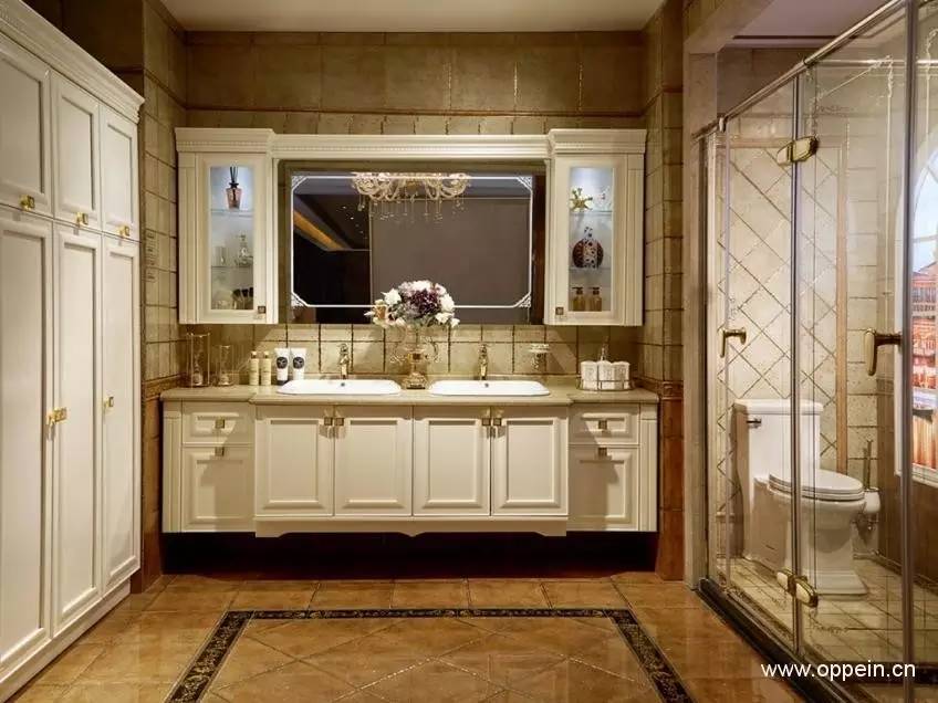 浴室用什么卫浴柜好,浴室杂乱无章