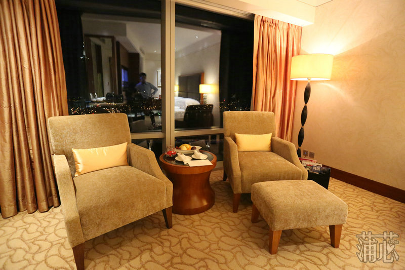 澳门旅游塔蹦极吃东西 (澳门旅游塔笨猪跳)