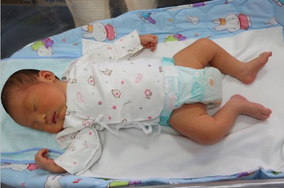 42岁高龄产妇身孕三胞胎,42岁的产妇顺利产下三胞胎了