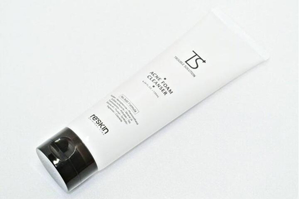 右脸颊长痘的原因及调理方法_治疗痘痘很简单