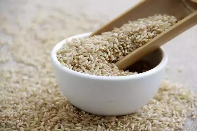 冬日就应该来碗红豆年糕汤来治愈,入秋祛湿红豆薏米粥