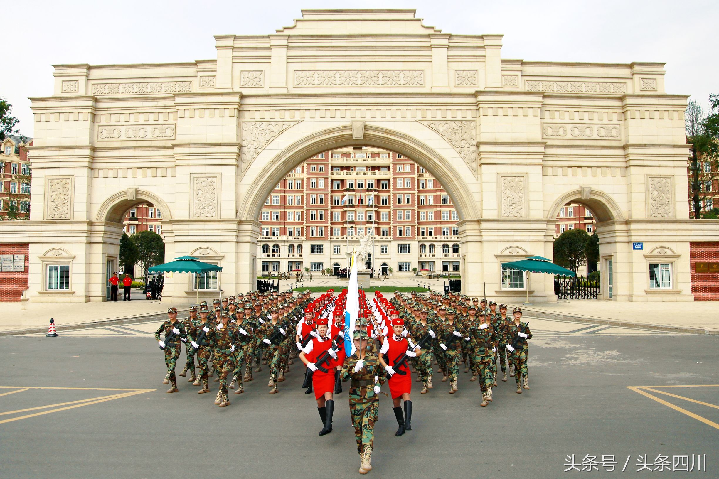 获得全球时尚盛典大奖,西航这个学校为什么这么时尚?