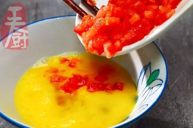 西红柿牛奶鸡蛋卷,早餐西红柿鸡蛋卷做法