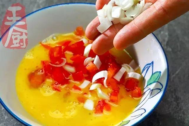 西红柿牛奶鸡蛋卷,早餐西红柿鸡蛋卷做法