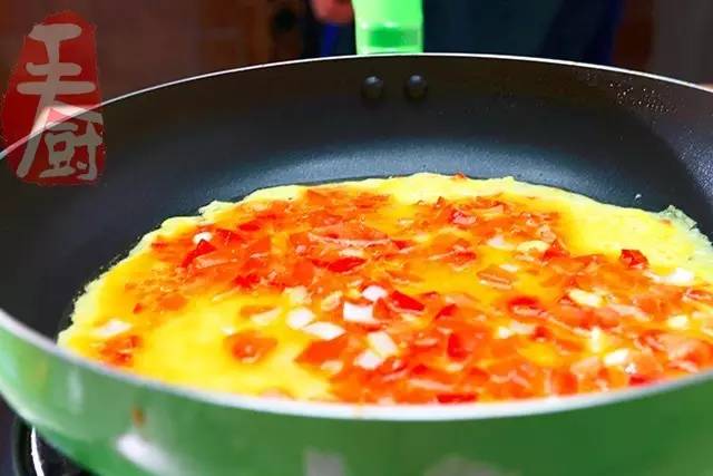 西红柿牛奶鸡蛋卷,早餐西红柿鸡蛋卷做法