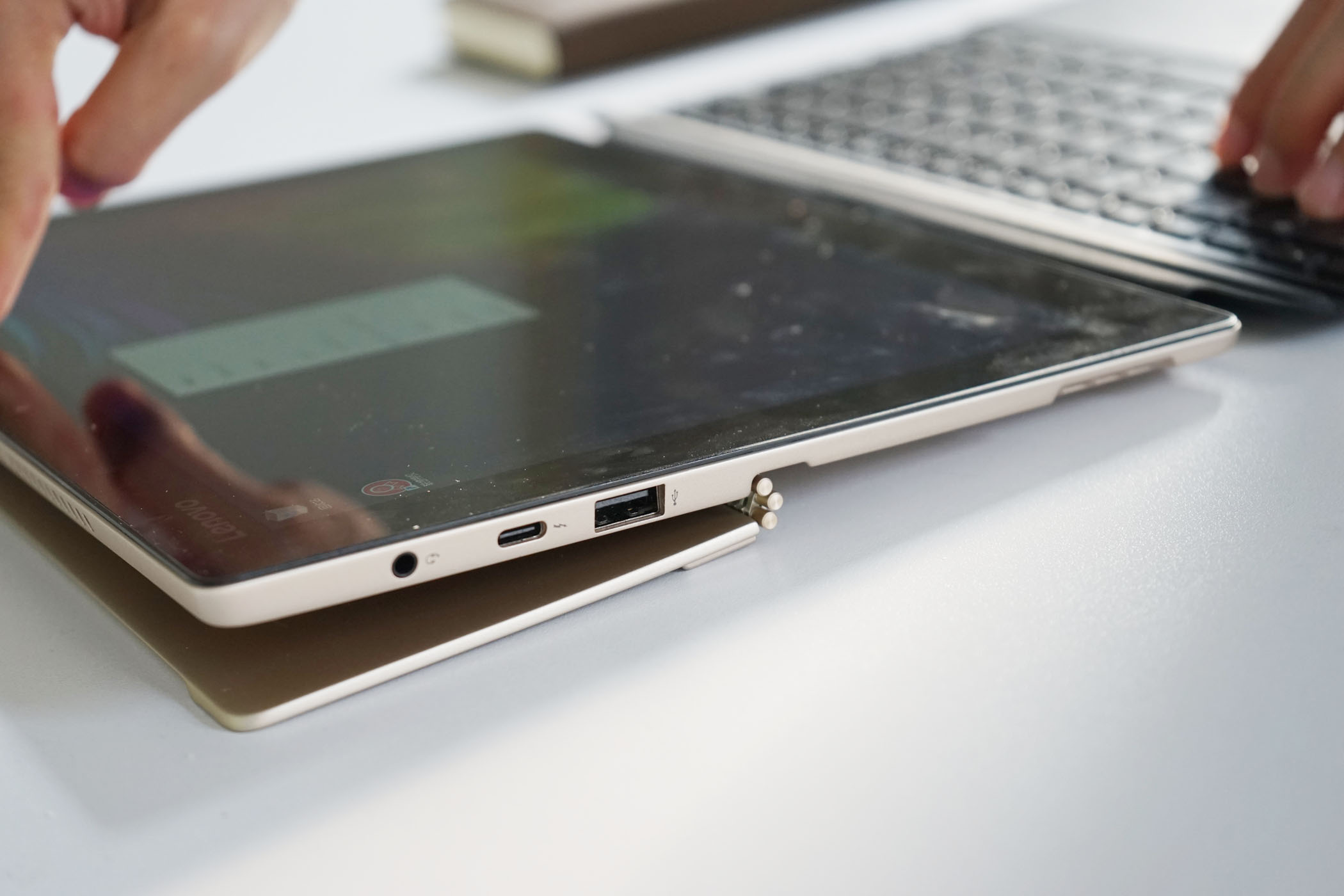 小米5pro11寸指纹解锁,联想miix5pro与miix5对比