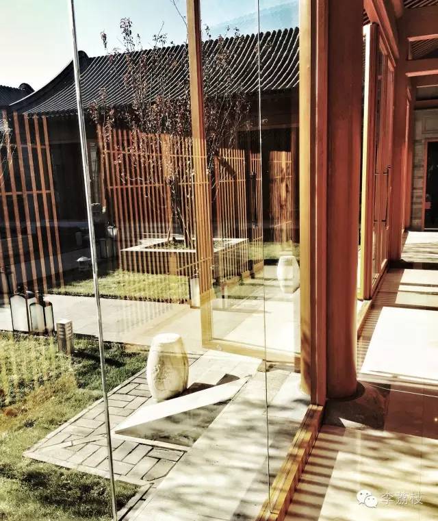 我在LV展价值20万人民币的箱子上吃了一顿老北京饺子