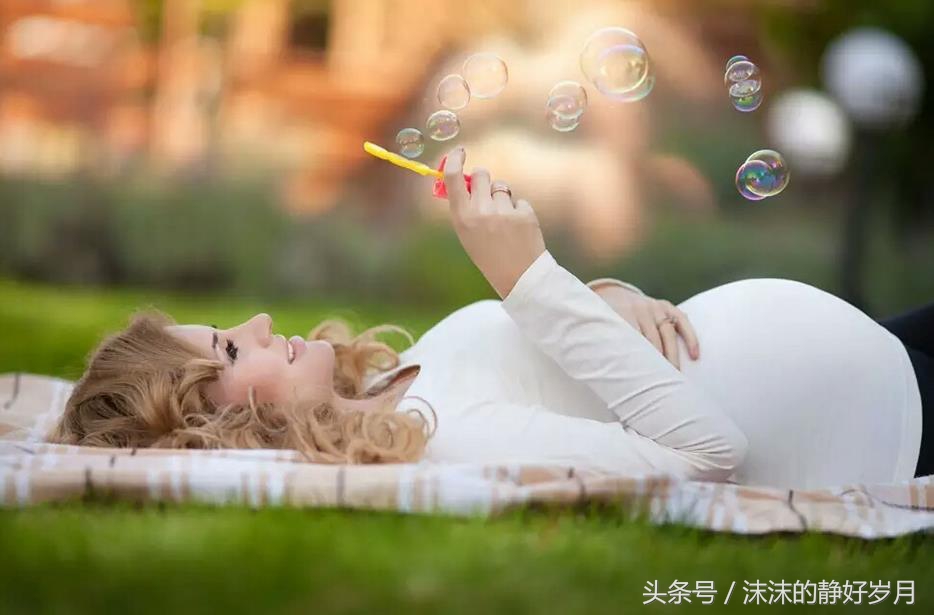 孕吐是孕期的一种正常反应，与宝宝性别和健康都无关