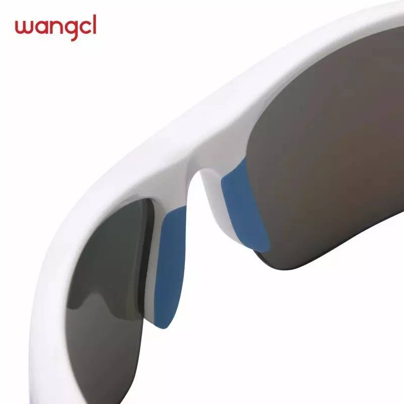 戴了20年的眼镜终于可以摘下来了,戴鼻托掉了的眼镜