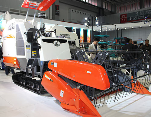 久保田688q履带怎么拆卸,久保田688新款100马力联合收割机