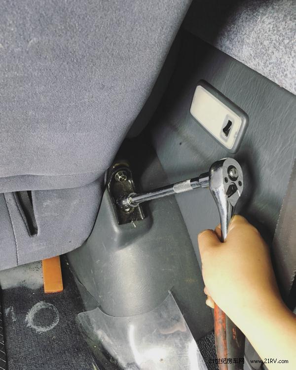 四川夫妻自改房车旅行,成都妹子环游世界