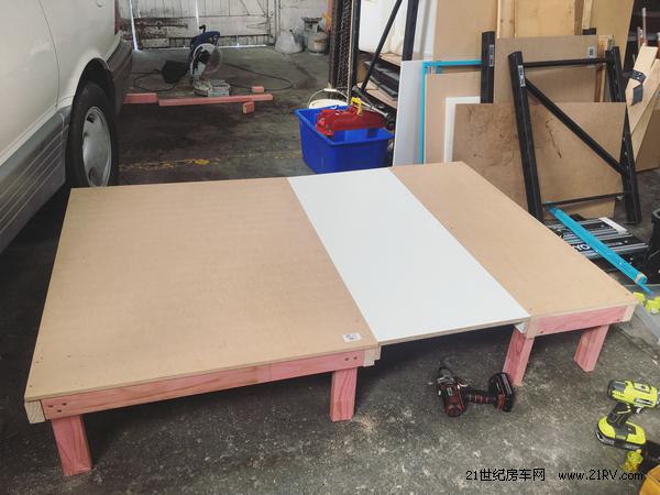 四川夫妻自改房车旅行,成都妹子环游世界