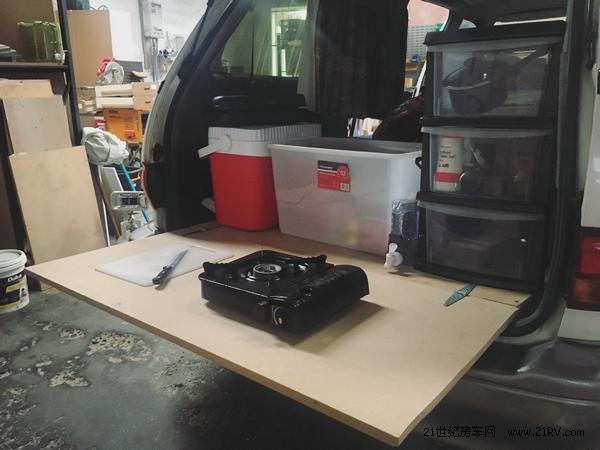 四川夫妻自改房车旅行,成都妹子环游世界