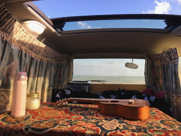 四川夫妻自改房车旅行,成都妹子环游世界