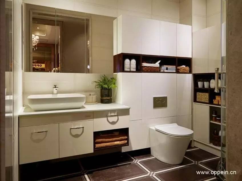 浴室用什么卫浴柜好,浴室杂乱无章