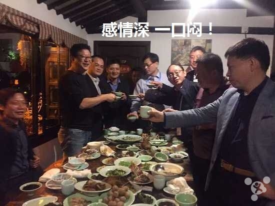 威威趣谈:互联网大佬再聚首感情深一口闷