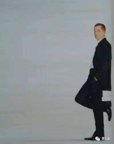 她体内有12种人格，每个人格都是绘画天才