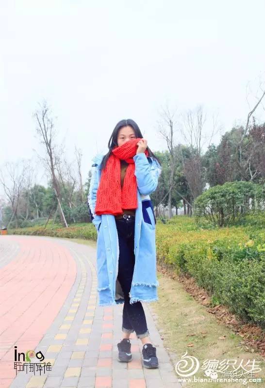 围巾冬日纯色搭配,秋冬红围巾的时尚打法