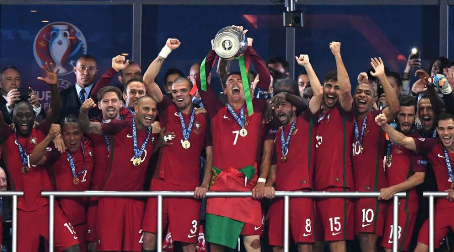 2021足坛感动泪目瞬间,2016足坛十大催人泪下的瞬间