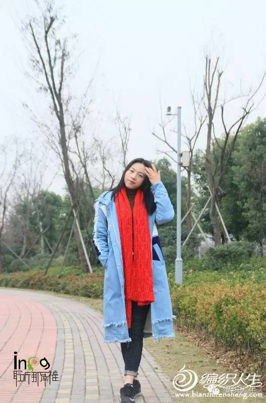 围巾冬日纯色搭配,秋冬红围巾的时尚打法