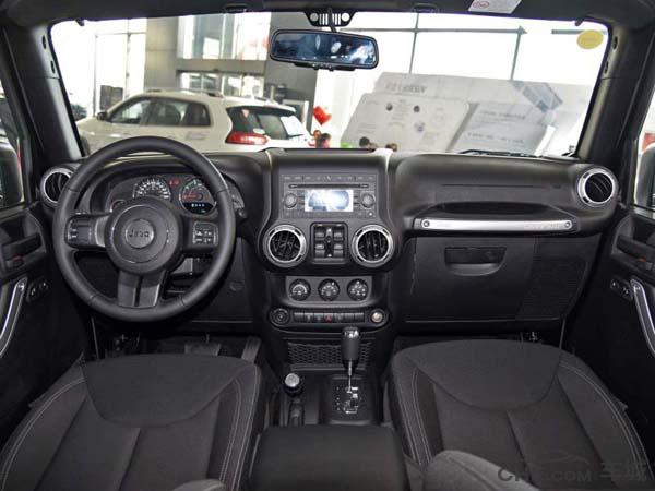 牧马人两门四座越野车,jeep牧马人sahara四门版多少钱