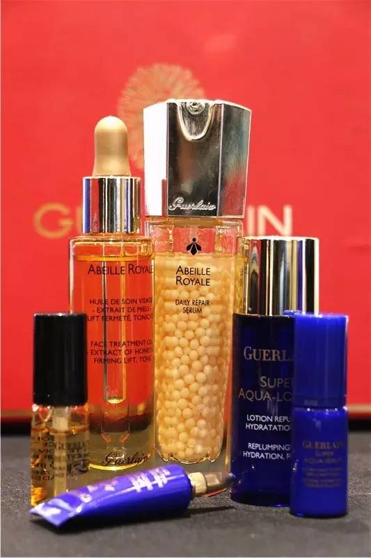 听说草木绿是2017年度代表色！我只想穿上美美的圣诞色，不小心领先时髦一整年！