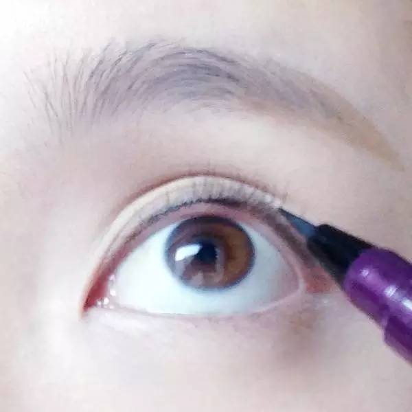 眼线的画法步骤图新手怎么画眼线,不会画眼线怎么做眼线好看