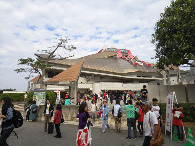 DONOTRUNCRAZYINTOTHATSUN-DAY