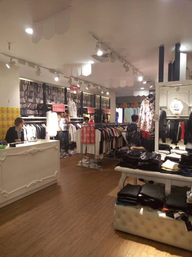 4折？5折？6折？一年一度的友谊通宵店庆又来啦，真的有必要去挤吗？