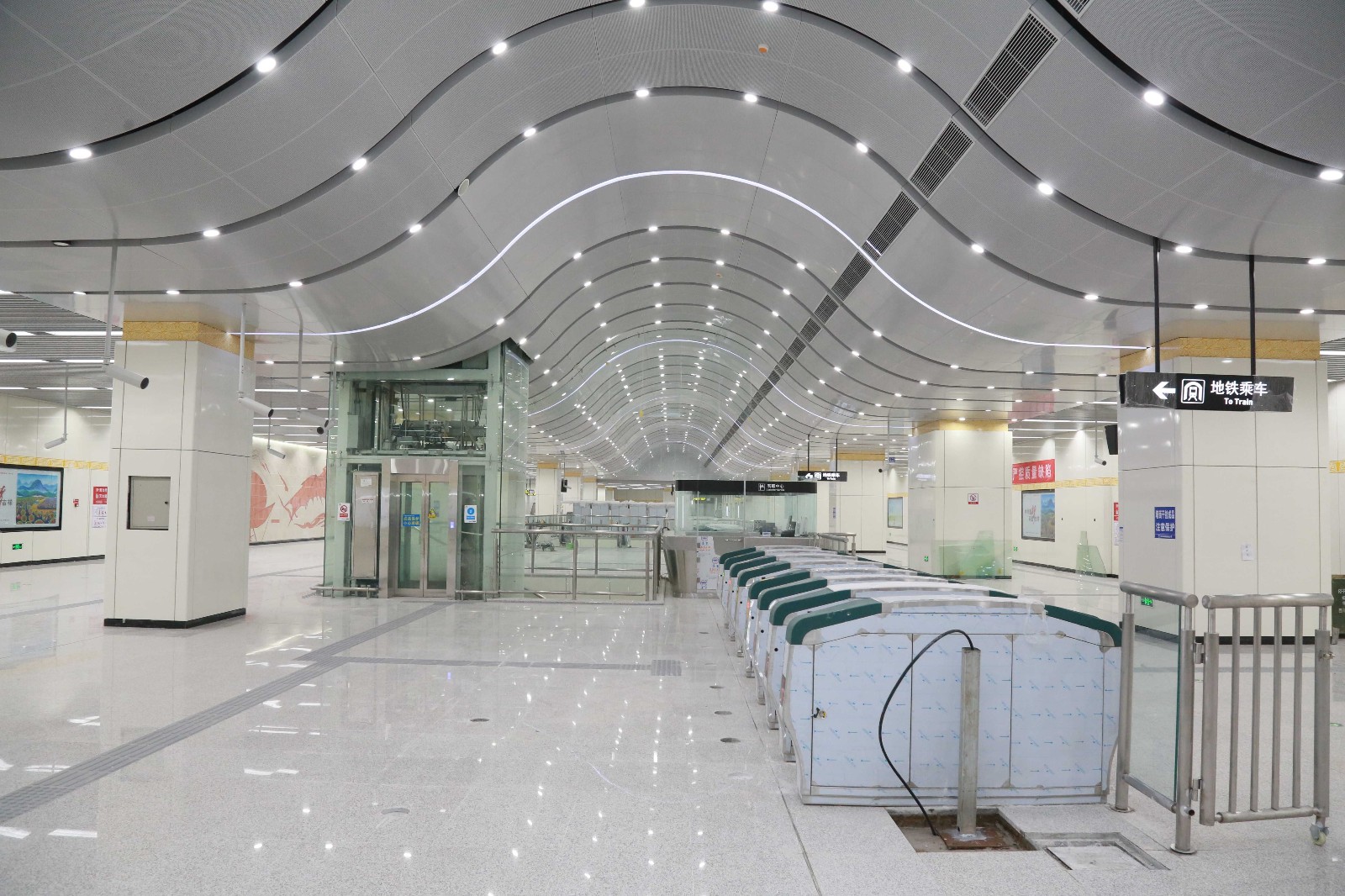 坐城郊线到新郑机场,新郑机场到市里城郊线最晚几点