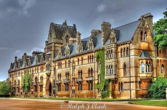 霍格沃茨的建筑,霍格沃茨魔法学校建筑是什么风格