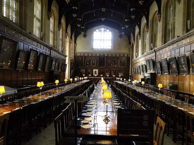 霍格沃茨的建筑,霍格沃茨魔法学校建筑是什么风格